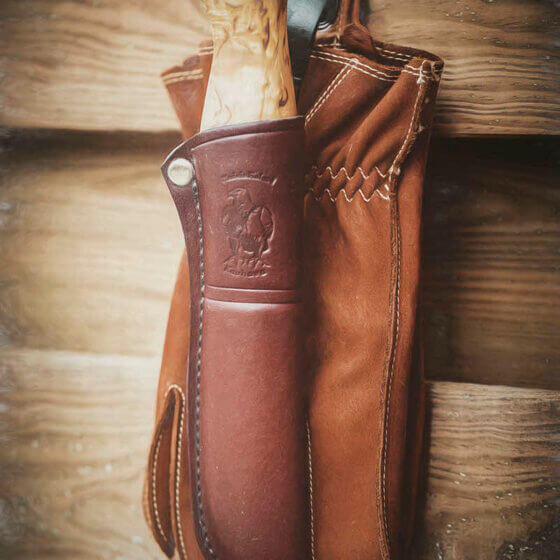Puukko et gants en cuir