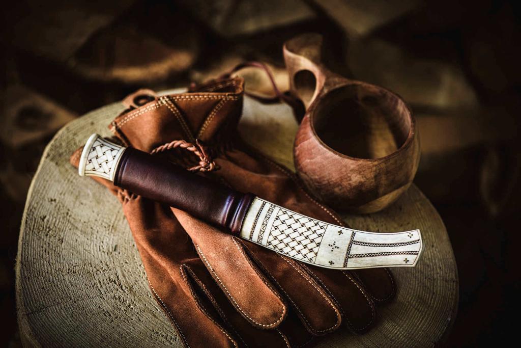 Puukko avec gants et kuksa