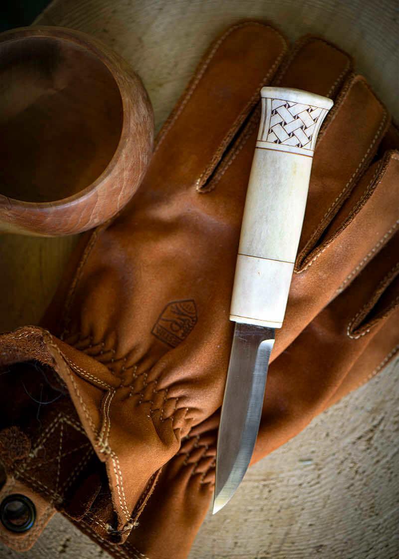 Puukko manche gravé en bois de renne