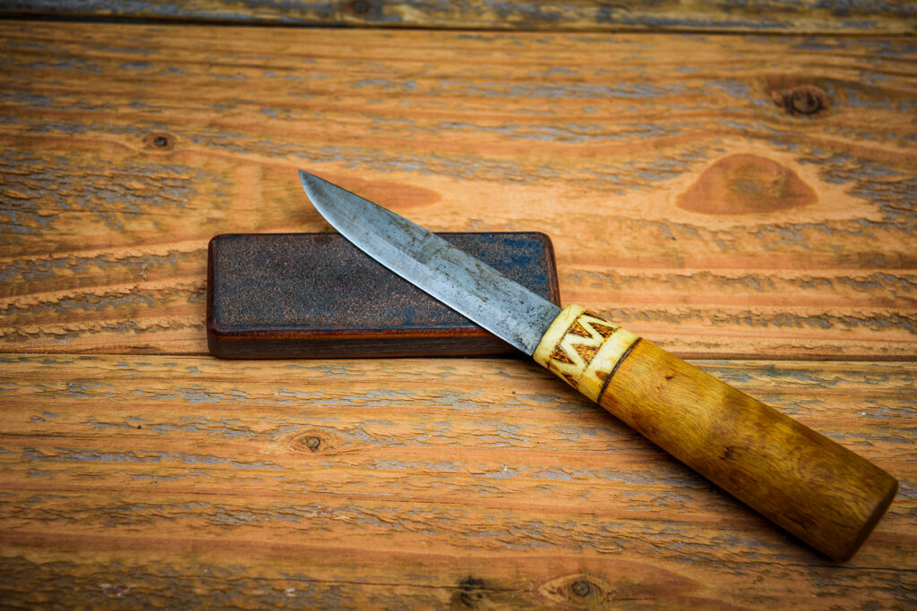 Petit strop et vieux puukko