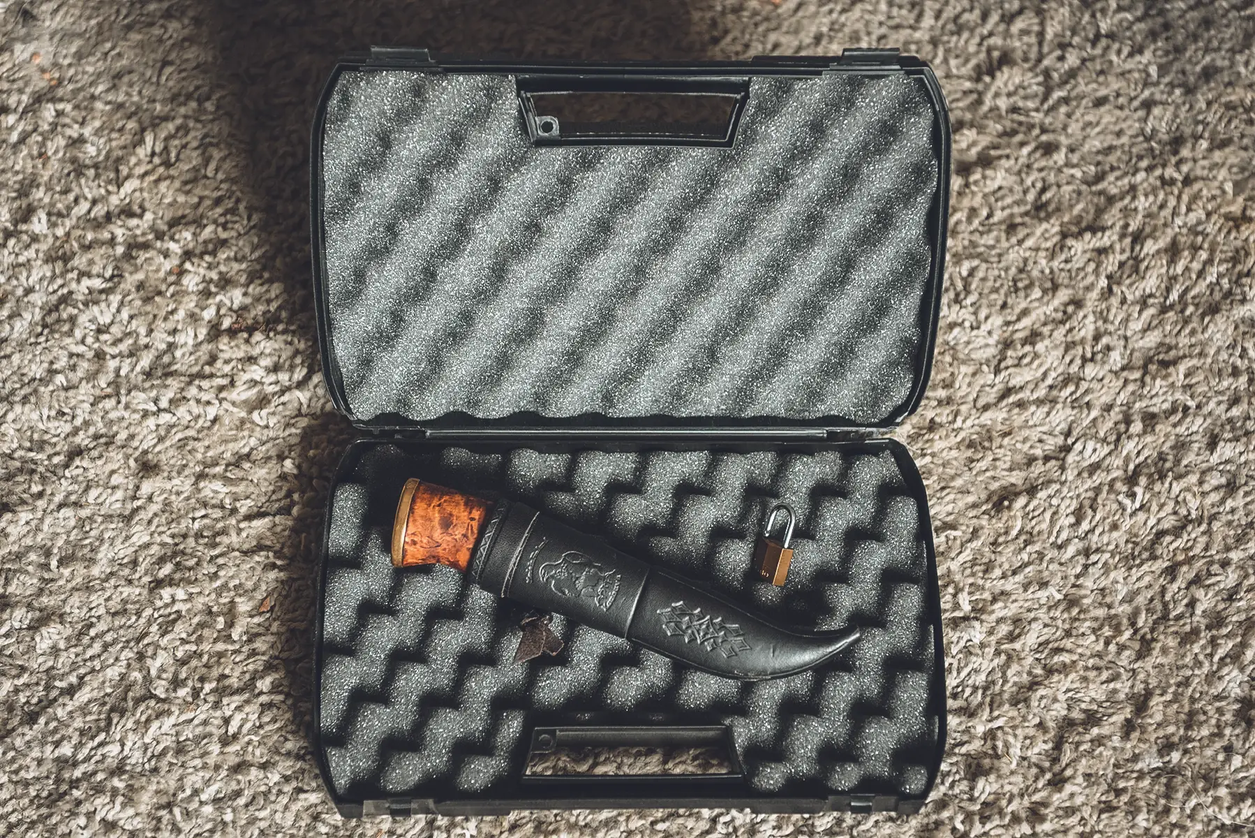 Boite de rangement pour puukko