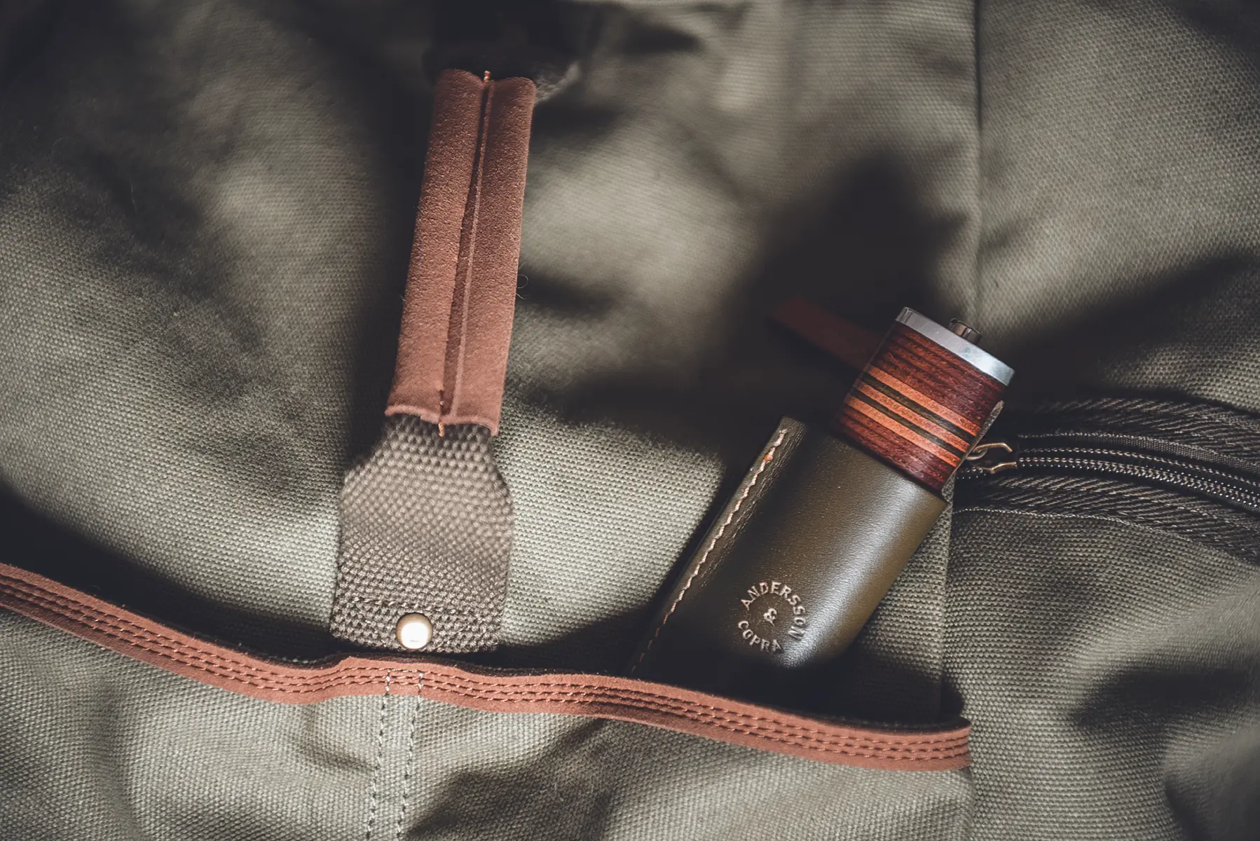 Puukko dans le sac à dos